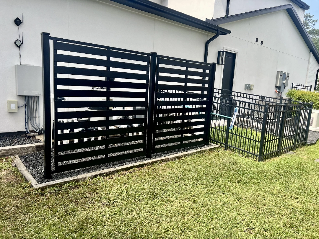 modern-iron-stell-privacy-trellis Winters After (7)